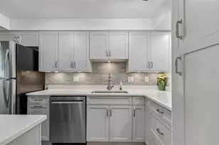 2117 Lakewood Club Dr S, Saint Petersburg, FL 33712 - Photo 24