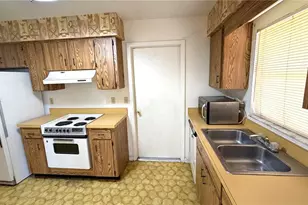 2016 Woodbridge Ln, Lakeland, FL 33813 - Photo 8
