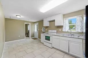 2418 Jungle St, Lakeland, FL 33801 - Photo 8