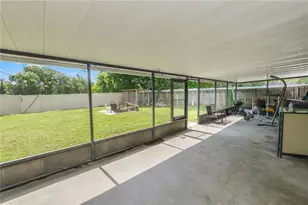 2009 Helm Ln, Valrico, FL 33594 - Photo 34