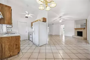 3615 Willow Wisp Dr S, Lakeland, FL 33810 - Photo 4
