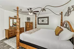 5864 Manchester Dr W, Lakeland, FL 33810 - Photo 16