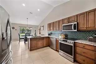 2752 Highlands Creek Dr, Lakeland, FL 33813 - Photo 12