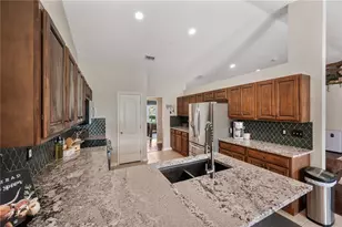 2752 Highlands Creek Dr, Lakeland, FL 33813 - Photo 14