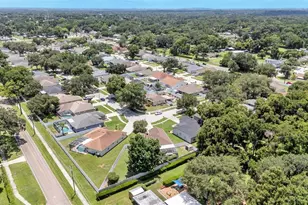 2219 Towering Oaks Cir, Seffner, FL 33584 - Photo 48