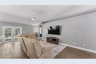 2219 Towering Oaks Circle, Seffner, FL 33584 - Photo 6