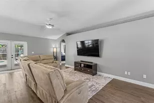 2219 Towering Oaks Cir, Seffner, FL 33584 - Photo 6