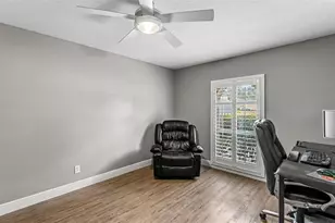 2219 Towering Oaks Cir, Seffner, FL 33584 - Photo 16