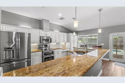2219 Towering Oaks Circle, Seffner, FL 33584 - Photo 10