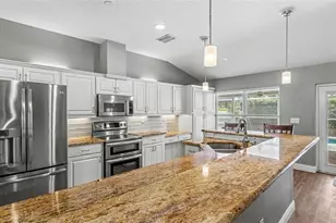 2219 Towering Oaks Cir, Seffner, FL 33584 - Photo 10