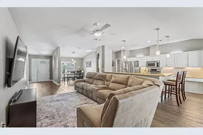 2219 Towering Oaks Circle, Seffner, FL 33584 - Photo 8