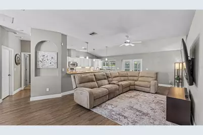 2219 Towering Oaks Circle, Seffner, FL 33584 - Photo 4
