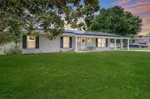 37237 Nicole Ave, Zephyrhills, FL 33541 - Photo 2