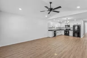 7540 Willow Wisp Dr W, Lakeland, FL 33810 - Photo 4