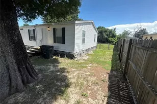 2594 McIntosh Dr, Lakeland, FL 33815 - Photo 4