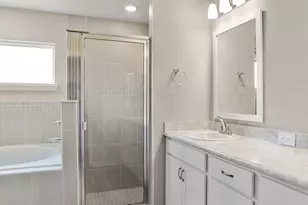 35458 Coventry Fields Loop, Zephyrhills, FL 33541 - Photo 10