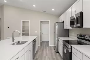 35458 Coventry Fields Loop, Zephyrhills, FL 33541 - Photo 8