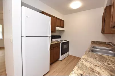 613 Robin Road #5, Lakeland, FL 33803 - Photo 8