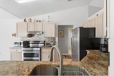 1001 Canary Circle S, Lakeland, FL 33809 - Photo 12