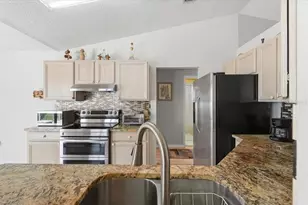 1001 Canary Cir S, Lakeland, FL 33809 - Photo 12