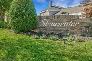 1154 Waterfall Ln, Lakeland, FL 33803 - Photo 2