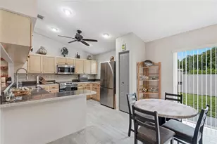 11026 Streamside Dr, Tampa, FL 33624 - Photo 10
