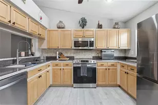 11026 Streamside Dr, Tampa, FL 33624 - Photo 14