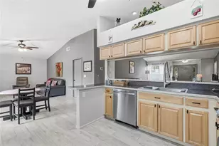 11026 Streamside Dr, Tampa, FL 33624 - Photo 12