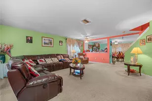7448 Hunters Greene Cir, Lakeland, FL 33810 - Photo 2