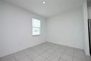 685 Crown Rose Dr, Eagle Lake, FL 33839 - Photo 8