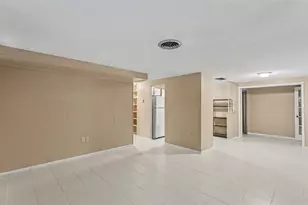 2126 Smithfield Pl, Lakeland, FL 33801 - Photo 4