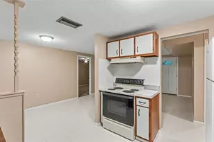 2126 Smithfield Pl, Lakeland, FL 33801 - Photo 8