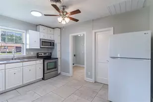 916 Cohassett Ave, Lake Wales, FL 33853 - Photo 2
