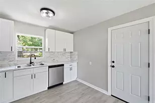 7100 13th St N, Saint Petersburg, FL 33702 - Photo 12