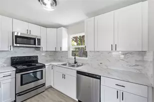 7100 13th St N, Saint Petersburg, FL 33702 - Photo 10