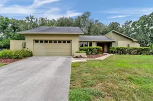 717 Woodhill Dr, Lakeland, FL 33813 - Photo 2
