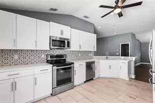 4123 Island Lakes Dr, Winter Haven, FL 33881 - Photo 14