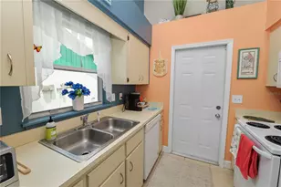 6201 Vintage Dr, Lakeland, FL 33809 - Photo 16