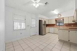 3231 Bear Creek Ln, Lakeland, FL 33810 - Photo 4