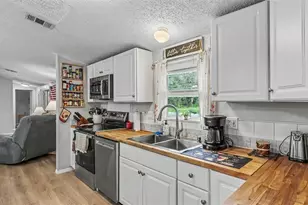 2690 Shiner Dr, Lake Wales, FL 33898 - Photo 8