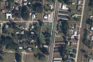 109 Orange St, Bowling Green, FL 33834 - Photo 1