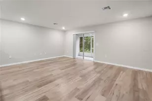 2726 Idyll Lks Cir, Plant City, FL 33566 - Photo 8
