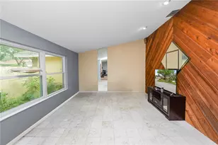 2010 Moss Ct, Dunedin, FL 34698 - Photo 10