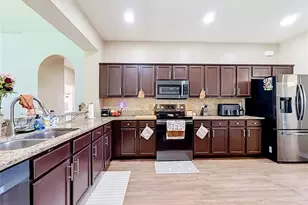 8230 Woodvine Cir, Lakeland, FL 33810 - Photo 14