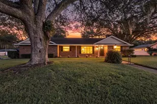 2021 Charnes Dr, Lakeland, FL 33813 - Photo 2