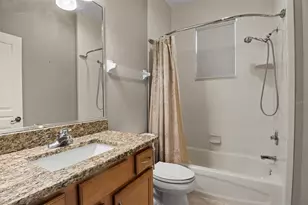 8281 Lake James Dr, Lakeland, FL 33810 - Photo 32