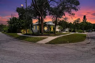 652 Kenneth Way, Tarpon Springs, FL 34689 - Photo 2