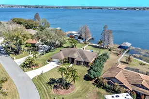 122 W Juliana Way, Auburndale, FL 33823 - Photo 2
