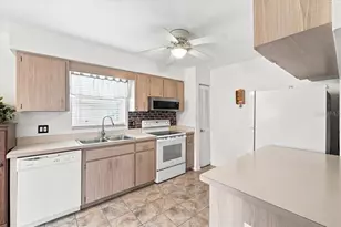 1837 Prairie Dunes Cir S, Lakeland, FL 33810 - Photo 14