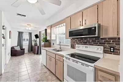 1837 Prairie Dunes Circle S, Lakeland, FL 33810 - Photo 12